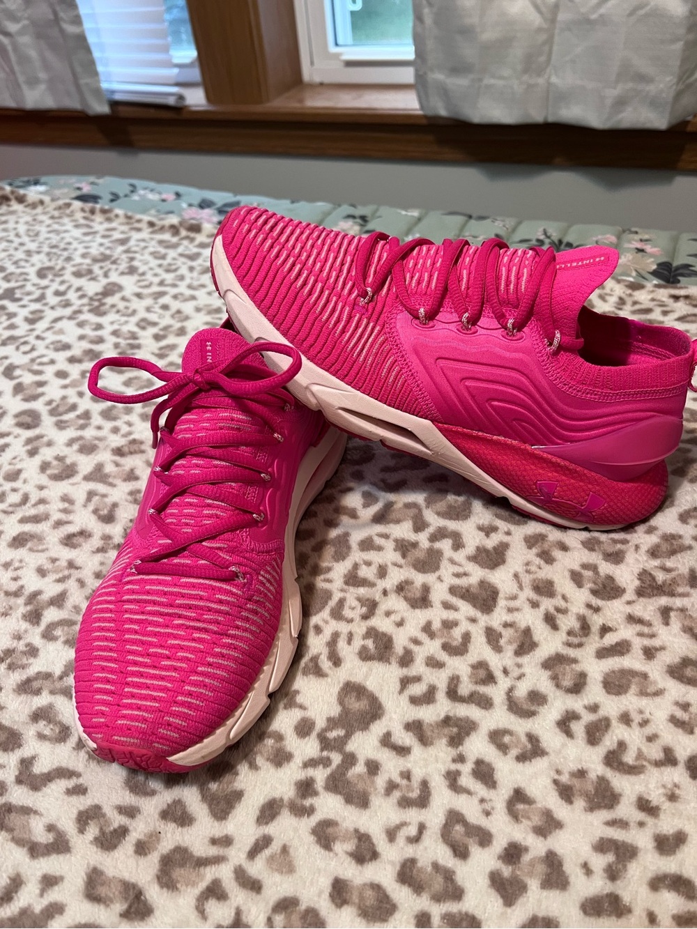 Under Armour HOVR Phantom 3 SE IntelliKnit Pink Running Shoes Women Size 9